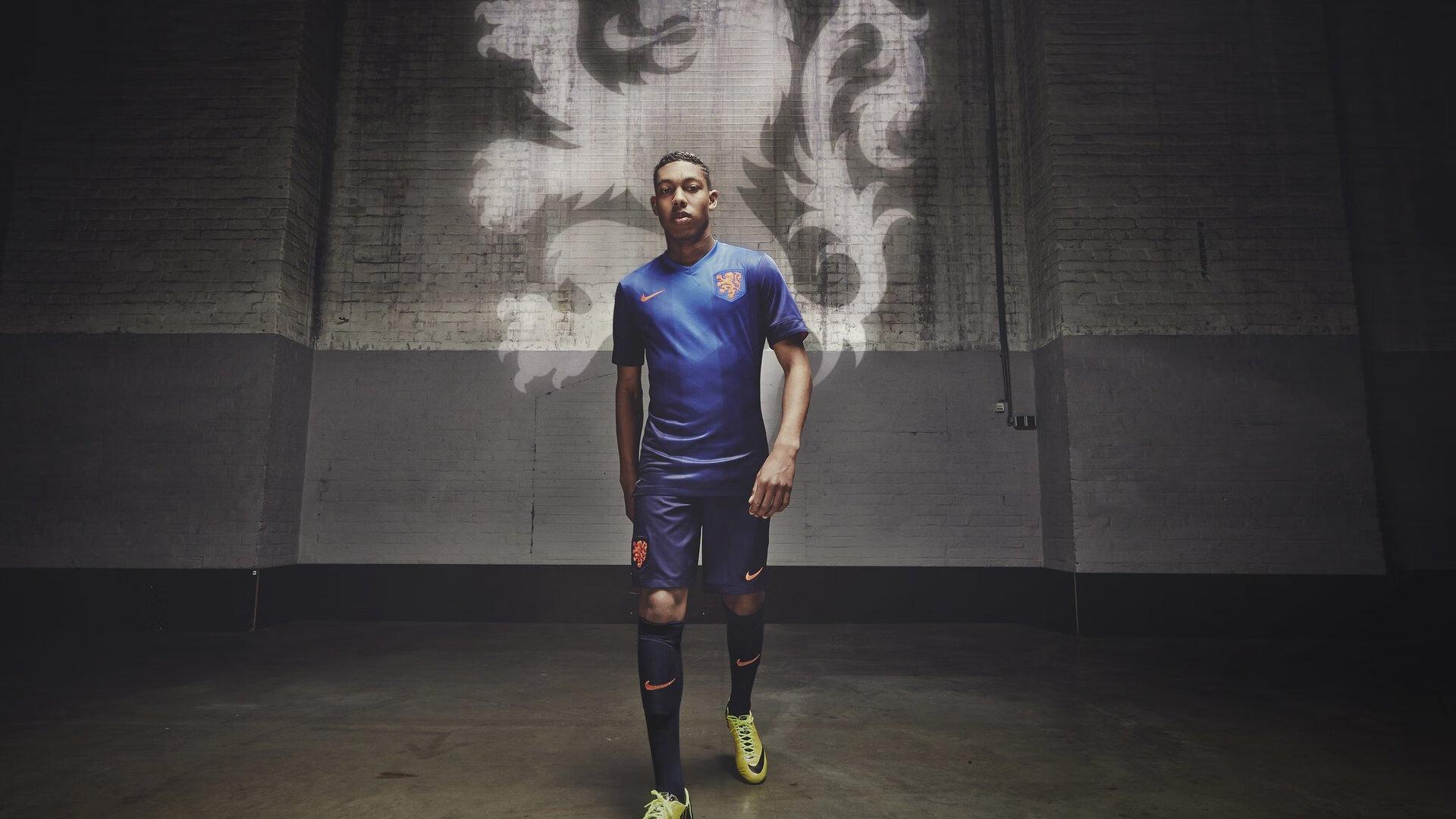 詹姆斯忠告年轻球迷,摒弃捷径思维 享受过程方能品味真正成功